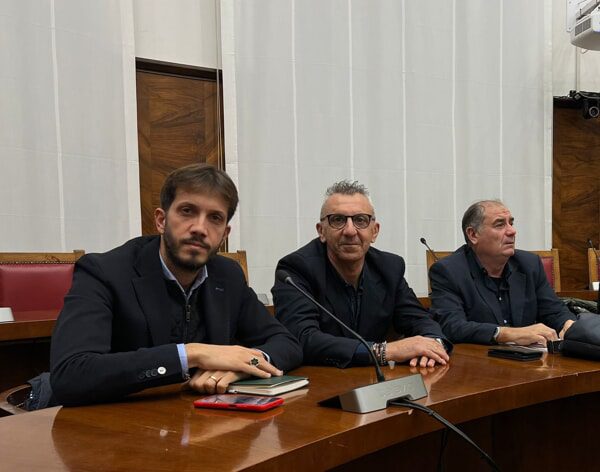 Immagine di copertina di: Eni – Versalis, Fialc Cisal: “Incontro interlocutorio, nessun impegno da parte del governo”